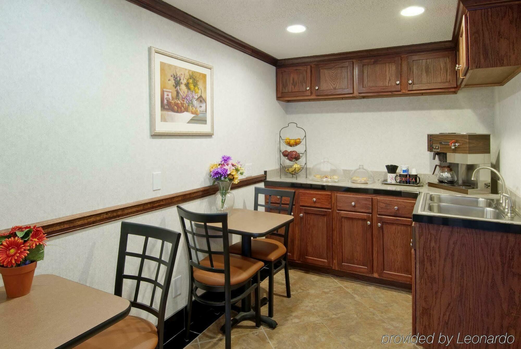 America'S Best Value Inn Conyers Restaurant photo